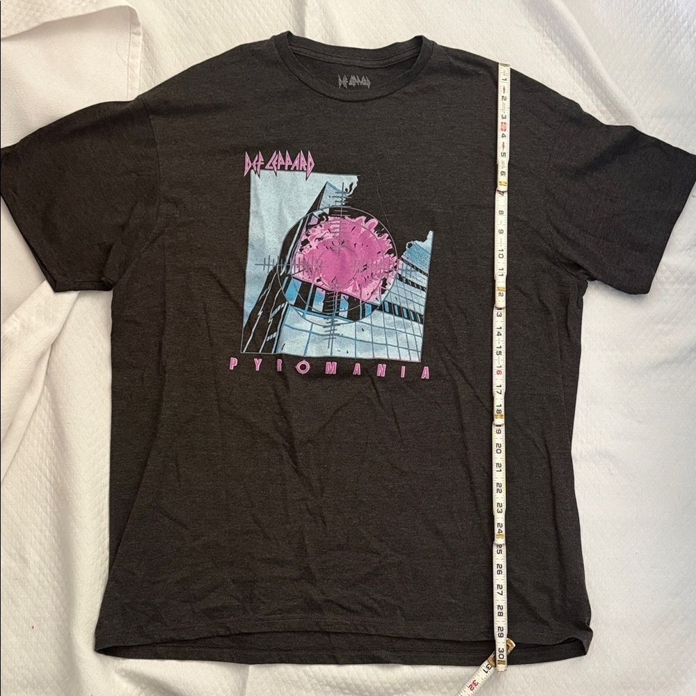 Def Leppard “Pyromania” Black Graphic T-Shirt. Size 2XL